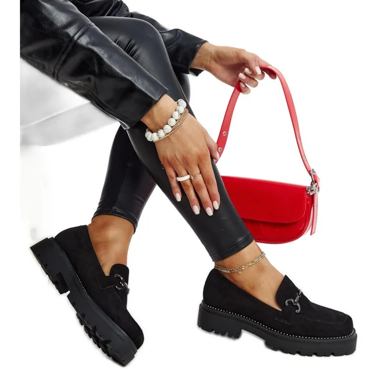 Chaussures en cuir noir avec boucle décorative le noir