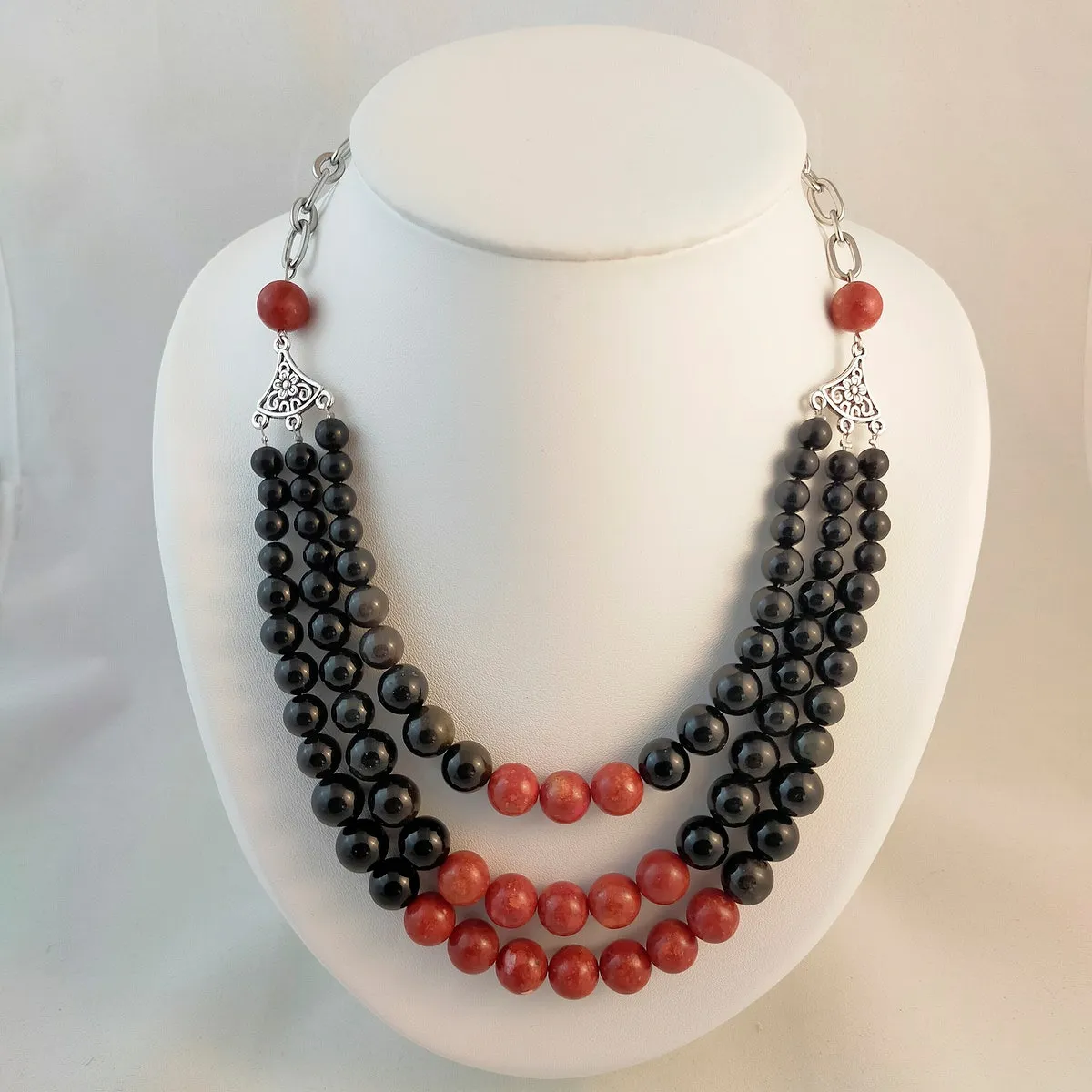 Collier triple obsidienne/corail rouge