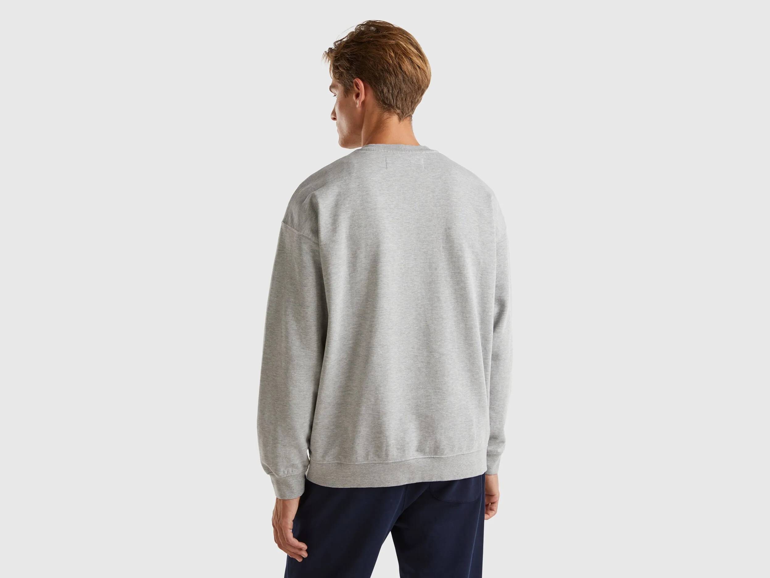 Sweat à écusson logo