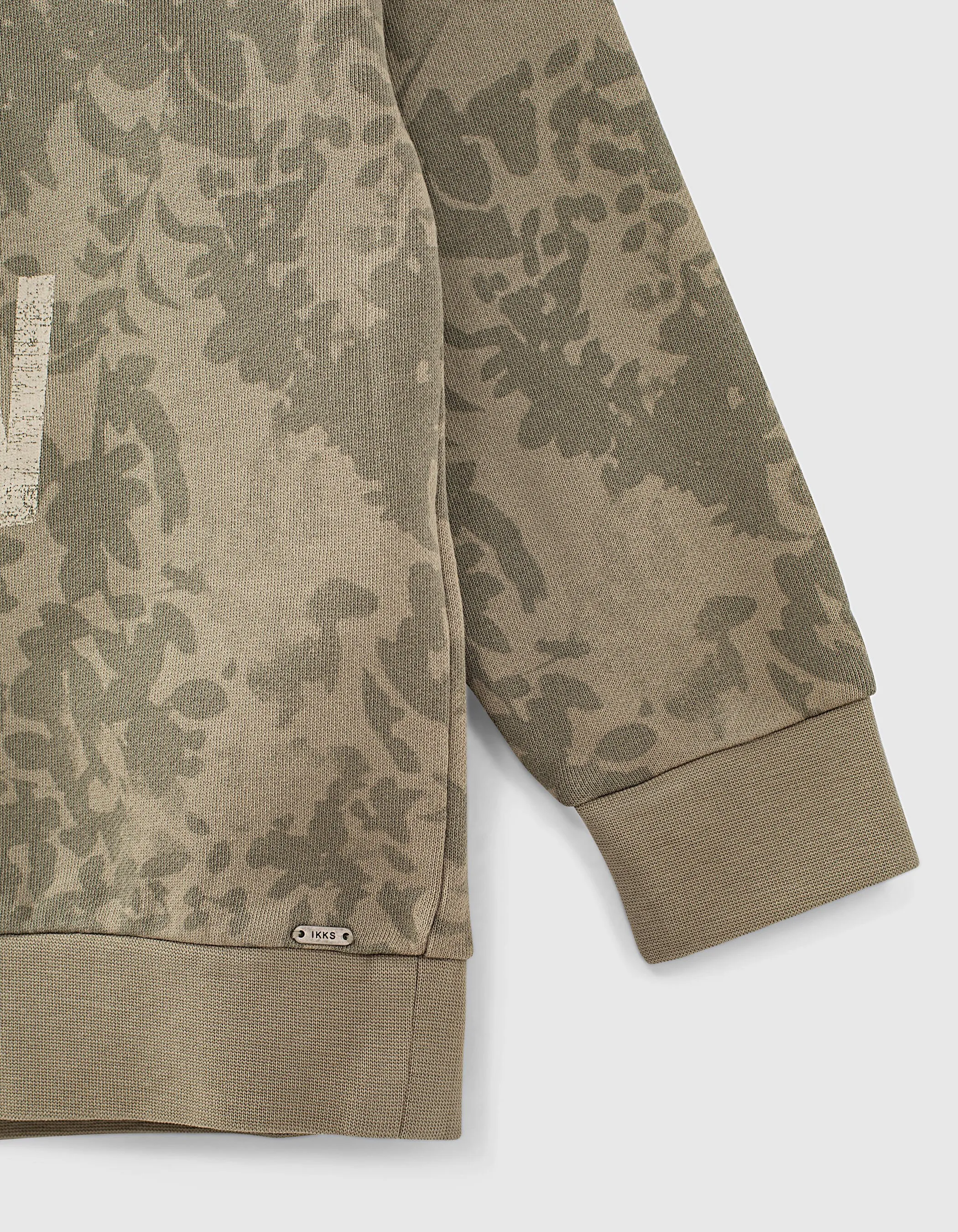 Sweat kaki à motif camouflage feuilles garçon